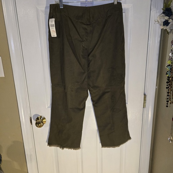 INC International Concepts Olive Green Embroidered Frayed Crop‎ Pants Womens 12 - Picture 4 of 6